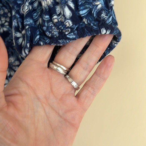 NWOT CUTE OLD NAVM M BLOUSE  BLUE WITH WHITEBOARD SMALL FLOWERS SO SOFT SIZE XL - Picture 4 of 5